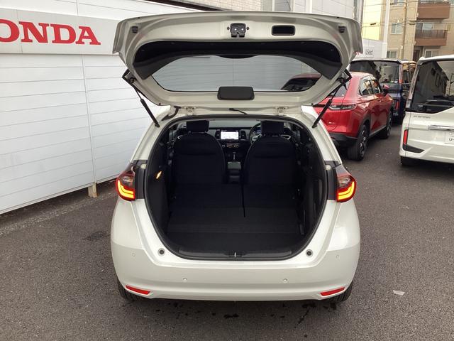 フィット e:HEVホーム 当社元試乗車 禁煙車 純正9インチホンダコネクトナビ リアカメラ ETC LEDヘッドライト HondaCONNECT用緊急通報ボタン/トラブルサポートボタン ホンダセンシング USBチャージャー(8枚目)