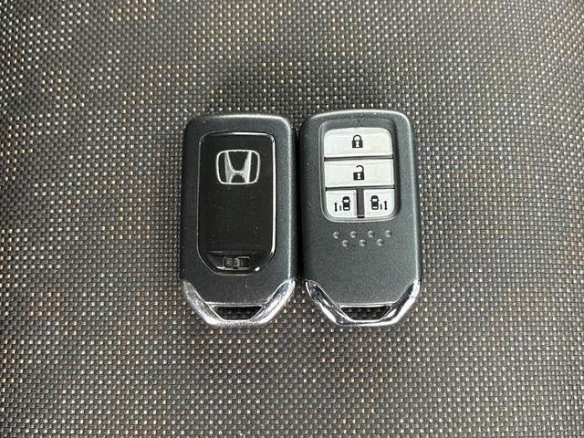 フリード クロスター　禁煙車　純正メモリーナビ　ドラレコ　両側電動スライドドア　リアカメラ　ホンダセンシング　アルミホイール　ＥＴＣ　シートヒーター　クルーズコントロール　ＬＥＤヘッドライト　ルーフレール　アルミホイール（25枚目）