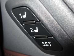 シート位置や角度を電動できめ細かに調整可能なパワーシート。運転席には、調整位置を登録・呼び出しできるメモリー機能付き。運転を交代した際などに便利です。 6