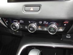 エアコンはオートエアコンでお好みの温度調整が出来、オールシーズン快適にドライブできます！フロントシートの座面に３段階調節のシートヒーターを内蔵。身体を直接温めることができます。 6