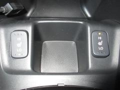 ＶＳＡ（車両挙動安定化制御システム）とは、従来の車輪のロックを防ぐＡＢＳ、車輪の空転を抑制するＴＣＳに加え、クルマの横滑り、曲がるを制御し、走る・曲がる・止まるの全領域で安定性を確保するシステムです。 6