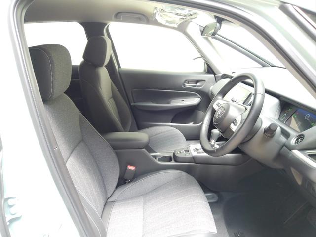 フィット ｅ：ＨＥＶホーム　当社デモカー　禁煙車　ＨｏｎｄａＳＥＮＳＩＮＧ　衝突被害軽減ブレーキ　純正メモリーナビ　フルセグ　ブルートゥースオーディオ　リアカメラ　ＥＴＣ　オートエアコン　ＬＥＤライト　スマートキー　クリソナ（15枚目）