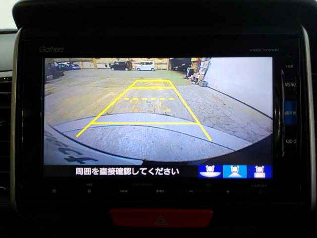 バックカメラの画像です。ガイドラインがスムースな車庫入れをサポートいたします!車庫入れの安心感がアップしますね☆