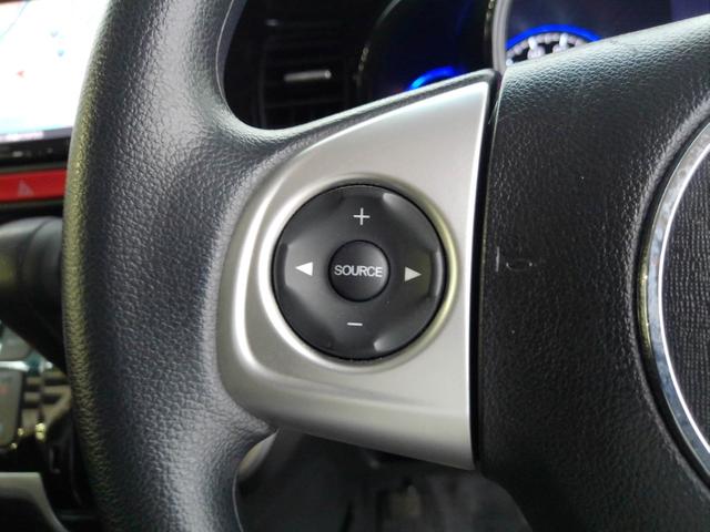 ハンドルにオーディオの操作スイッチが装備されています!視線を前方から外さずハンドルから手を離さずに操作できるのでとっても安全ですね♪