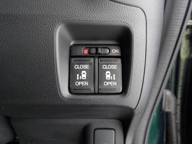 ◆◆両側電動スライドドア!!荷物で手が塞がる時など簡単にドアの開閉が出来ます!何より力いらずで開閉OK!女性やお年寄りにも優しい♪電動機能はOFFにもできますから元気なお子様の駆け出しも安心!