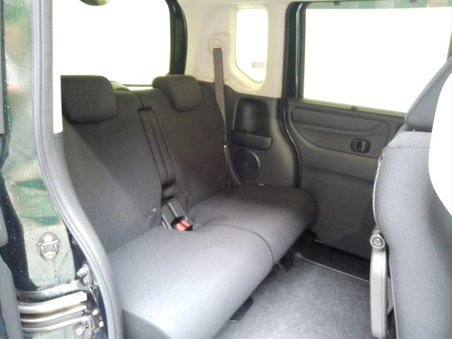 リアシートもゆったり快適に座っていただけますので、後部座席にお乗りの大切な方も楽しくドライブに参加していただけます。