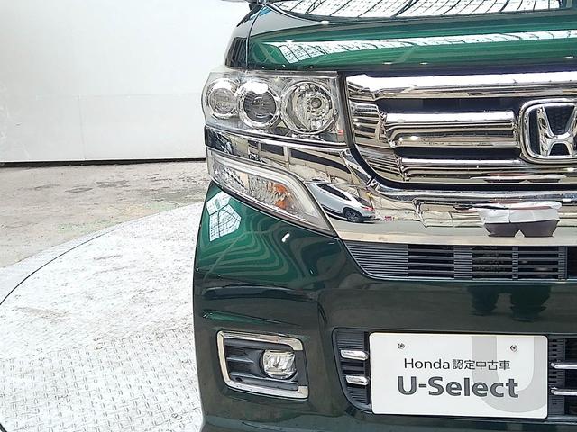 ディスチャージドランプ(HIDヘッドライト)付き!蛍光灯のような青白色光の明るいヘッドライトです!消費電力が少なく、夜間のドライブに明るい視界を提供いたします!