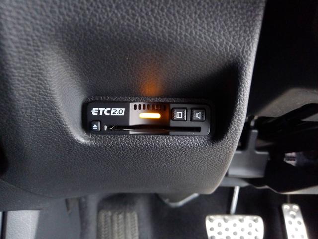 シビック ハッチバック HondaSENSING ギャザズ純正メモリーナビ リアカメラ USB入力端子 LEDヘッドライト 純正アルミ 運転席助手席電動シート パドルシフト ハーフレザーシート ワンオーナー 追突軽減ブレーキ(8枚目)