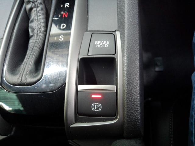 シビック ハッチバック HondaSENSING ギャザズ純正メモリーナビ リアカメラ USB入力端子 LEDヘッドライト 純正アルミ 運転席助手席電動シート パドルシフト ハーフレザーシート ワンオーナー 追突軽減ブレーキ(9枚目)