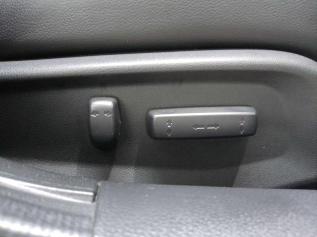 シビック ハッチバック HondaSENSING ギャザズ純正メモリーナビ リアカメラ USB入力端子 LEDヘッドライト 純正アルミ 運転席助手席電動シート パドルシフト ハーフレザーシート ワンオーナー 追突軽減ブレーキ(17枚目)