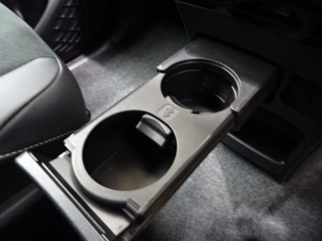 ノア SiダブルバイビーII ワンオーナー 純正SDナビゲーション フルセグ リアカメラ DVD CD BTオーディオ 両側電動スライドドア ドアバイザー ETC 純正16インチアルミホイール 横滑防止装置 PCS スマートキ-(13枚目)