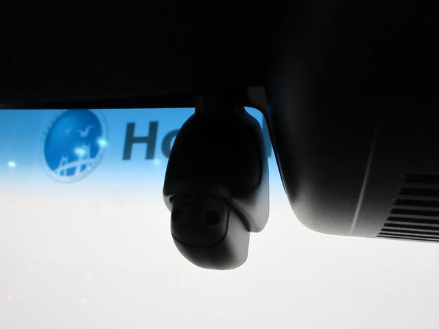 N-BOXカスタム G・Lターボホンダセンシング ワンオーナー ホンダセンシング 前後ドラレコ メモリーナビ リアカメラ 後席モニター ETC シートヒーター 両側電動スライドドア 純正アルミ Bluetooth USB ドアバイザー フルセ VSA(5枚目)