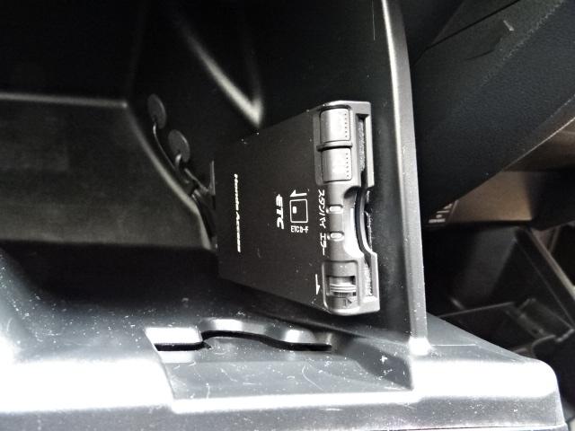 フィット G ETC CDチューナー イモビライザー キーレス フロアマット ワンオーナー 寒冷地仕様 安全ボディ 運転席助手席エアバッグ 盗難防止システム エアコン ABS パワーウィンドウ 1オーナー パワステ(3枚目)