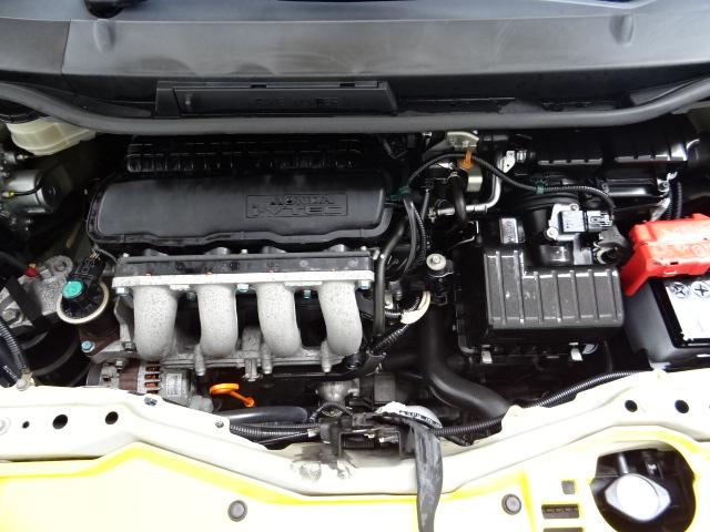 フィット G ETC CDチューナー イモビライザー キーレス フロアマット ワンオーナー 寒冷地仕様 安全ボディ 運転席助手席エアバッグ 盗難防止システム エアコン ABS パワーウィンドウ 1オーナー パワステ(15枚目)