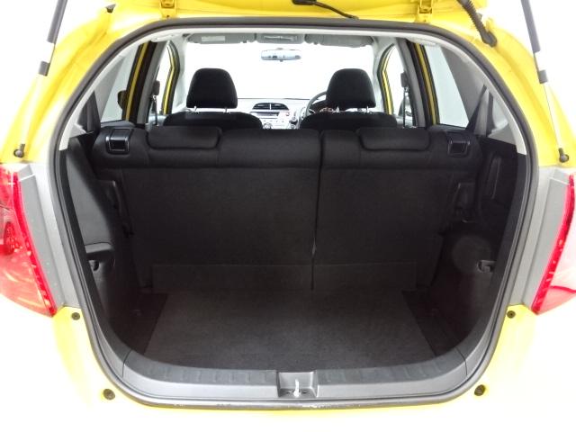 フィット G ETC CDチューナー イモビライザー キーレス フロアマット ワンオーナー 寒冷地仕様 安全ボディ 運転席助手席エアバッグ 盗難防止システム エアコン ABS パワーウィンドウ 1オーナー パワステ(17枚目)