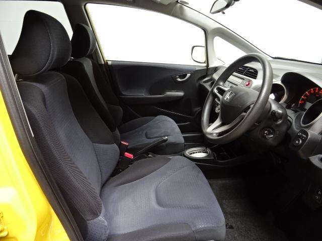 フィット G ETC CDチューナー イモビライザー キーレス フロアマット ワンオーナー 寒冷地仕様 安全ボディ 運転席助手席エアバッグ 盗難防止システム エアコン ABS パワーウィンドウ 1オーナー パワステ(18枚目)