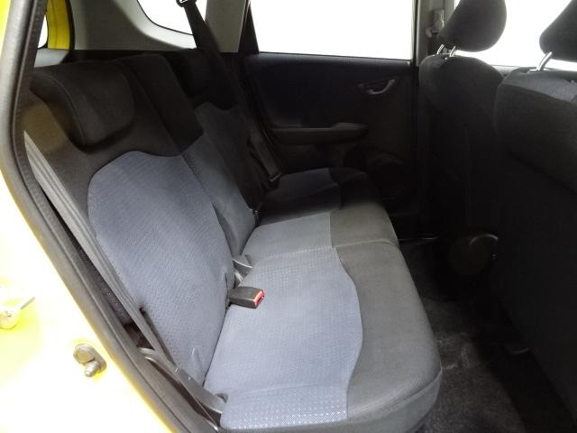 フィット G ETC CDチューナー イモビライザー キーレス フロアマット ワンオーナー 寒冷地仕様 安全ボディ 運転席助手席エアバッグ 盗難防止システム エアコン ABS パワーウィンドウ 1オーナー パワステ(19枚目)