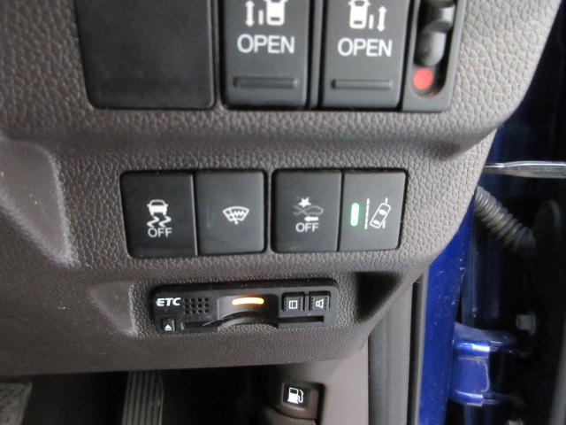 フリード Ｇ・ホンダセンシング　６人乗り仕様　禁煙車　純正９インチメモリーナビ　リアカメラ　ＣＤ　ＤＶＤ　Ｂｌｕｅｔｏｏｔｈ　両側電動スライドドア　ＥＴＣ　ＬＥＤヘッドライト　オートライト　ドアバイザー　ワンオーナー　Ｆセグ　ＶＳＡ（5枚目）