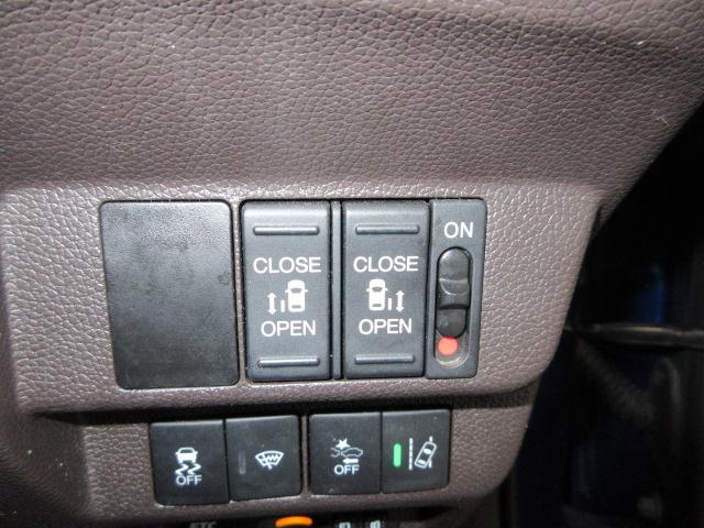 フリード Ｇ・ホンダセンシング　６人乗り仕様　禁煙車　純正９インチメモリーナビ　リアカメラ　ＣＤ　ＤＶＤ　Ｂｌｕｅｔｏｏｔｈ　両側電動スライドドア　ＥＴＣ　ＬＥＤヘッドライト　オートライト　ドアバイザー　ワンオーナー　Ｆセグ　ＶＳＡ（8枚目）