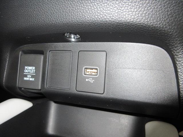 フィット ｅ：ＨＥＶホーム　ＨｏｎｄａＳＥＮＳＩＮＧ　前後ドライブレコーダー　メモリーナビ　リアカメラ　ＥＴＣ　ＬＥＤヘッドライト　オートライト　ＵＳＢ　Ｂｌｕｅｔｏｏｔｈオーディオ　ドアバイザー　ワンオーナー　クリソナ　ＡＣＣ（11枚目）