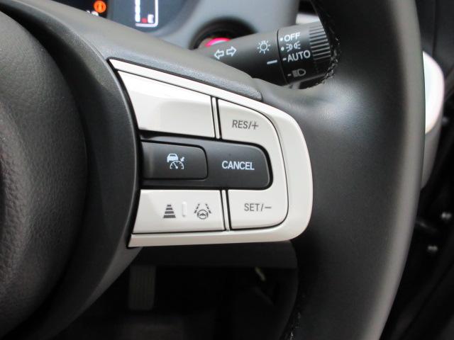 フィット ｅ：ＨＥＶホーム　当社デモカー　禁煙車　ＨｏｎｄａＳＥＮＳＩＮＧ　純正メモリーナビ　フルセグ　ブルートゥースオーディオ　リアカメラ　ＥＴＣ２．０　ＬＥＤヘッドライト　ＵＳＢ　パーキングセンサー　ＬＥＤライト　クリソナ（7枚目）