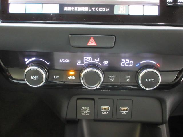 フィット ｅ：ＨＥＶホーム　当社デモカー　禁煙車　ＨｏｎｄａＳＥＮＳＩＮＧ　純正メモリーナビ　フルセグ　ブルートゥースオーディオ　リアカメラ　ＥＴＣ２．０　ＬＥＤヘッドライト　ＵＳＢ　パーキングセンサー　ＬＥＤライト　クリソナ（9枚目）