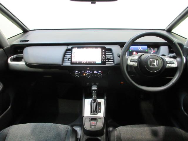 フィット ｅ：ＨＥＶホーム　当社デモカー　禁煙車　ＨｏｎｄａＳＥＮＳＩＮＧ　純正メモリーナビ　フルセグ　ブルートゥースオーディオ　リアカメラ　ＥＴＣ２．０　ＬＥＤヘッドライト　ＵＳＢ　パーキングセンサー　ＬＥＤライト　クリソナ（13枚目）