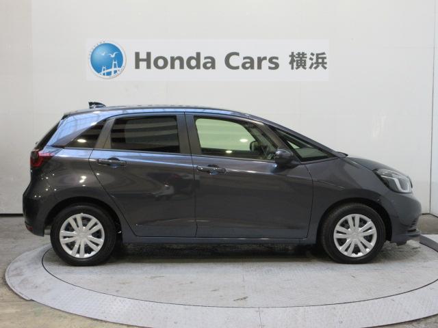 フィット ｅ：ＨＥＶホーム　当社デモカー　禁煙車　ＨｏｎｄａＳＥＮＳＩＮＧ　純正メモリーナビ　フルセグ　ブルートゥースオーディオ　リアカメラ　ＥＴＣ２．０　ＬＥＤヘッドライト　ＵＳＢ　パーキングセンサー　ＬＥＤライト　クリソナ（21枚目）