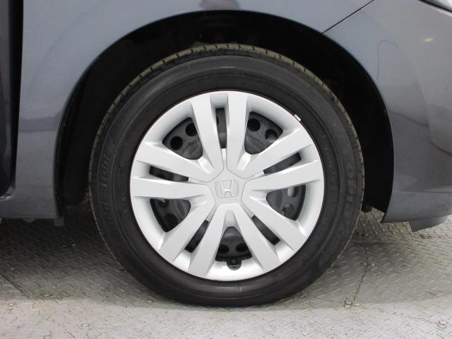 フィット ｅ：ＨＥＶホーム　当社デモカー　禁煙車　ＨｏｎｄａＳＥＮＳＩＮＧ　純正メモリーナビ　フルセグ　ブルートゥースオーディオ　リアカメラ　ＥＴＣ２．０　ＬＥＤヘッドライト　ＵＳＢ　パーキングセンサー　ＬＥＤライト　クリソナ（24枚目）