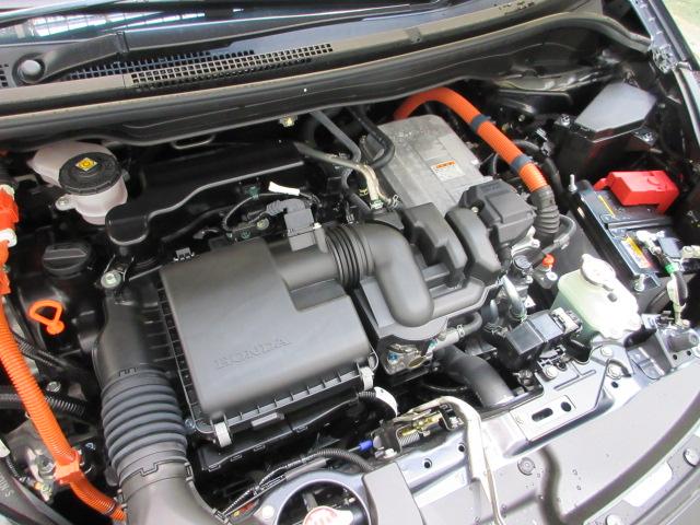 フィット ｅ：ＨＥＶホーム　当社デモカー　禁煙車　ＨｏｎｄａＳＥＮＳＩＮＧ　純正メモリーナビ　フルセグ　ブルートゥースオーディオ　リアカメラ　ＥＴＣ２．０　ＬＥＤヘッドライト　ＵＳＢ　パーキングセンサー　ＬＥＤライト　クリソナ（25枚目）