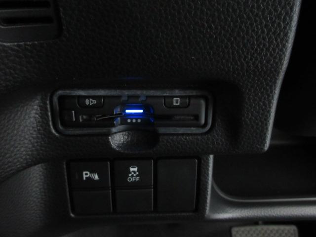 Ｎ－ＢＯＸカスタム Ｌターボ　ＨｏｎｄａＳＥＮＳＩＮＧ　衝突被害軽減ブレーキ　ディスプレイオーディオ　リアカメラ　ワンセグ　両側電動スライドドア　シートヒーター　ＥＴＣ　純正アルミ　パドルシフト　ワンオーナー　ＬＥＤライト　スマキ（4枚目）