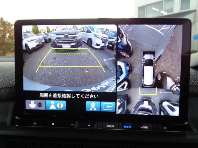 便利な全周囲カメラも付いてますので、車庫入れも安心ですね。