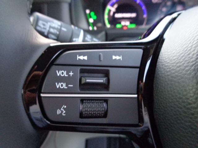オーディオの操作がステアリングスイッチからも出来て便利ですよ。