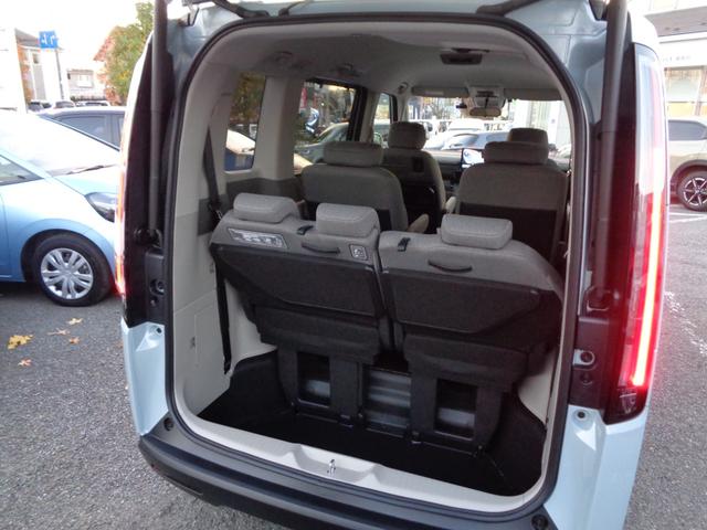 ラゲッジルームは広くて使い勝手が良いですよ。