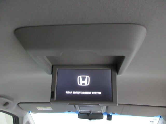 ステップワゴンスパーダ スパーダクールスピリットアドバンスパッケージα　８人　ＨｏｎｄａＳＥＮＳＩＮＧ　ドライブレコーダー　メモリーナビ　リアカメラ　後席モニター　シートヒーター　両側電動スライドドア　ＥＴＣ　純正アルミホイール　パドルシフト　ワンオーナー　フルセグ（9枚目）