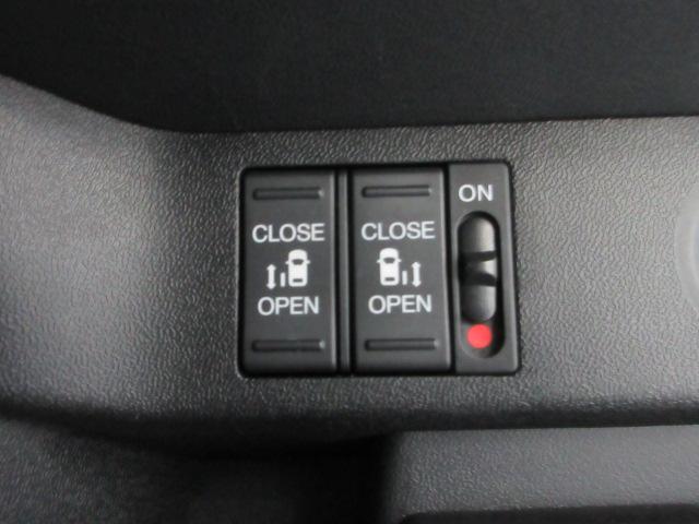 ステップワゴンスパーダ スパーダクールスピリットアドバンスパッケージα　８人　ＨｏｎｄａＳＥＮＳＩＮＧ　ドライブレコーダー　メモリーナビ　リアカメラ　後席モニター　シートヒーター　両側電動スライドドア　ＥＴＣ　純正アルミホイール　パドルシフト　ワンオーナー　フルセグ（10枚目）