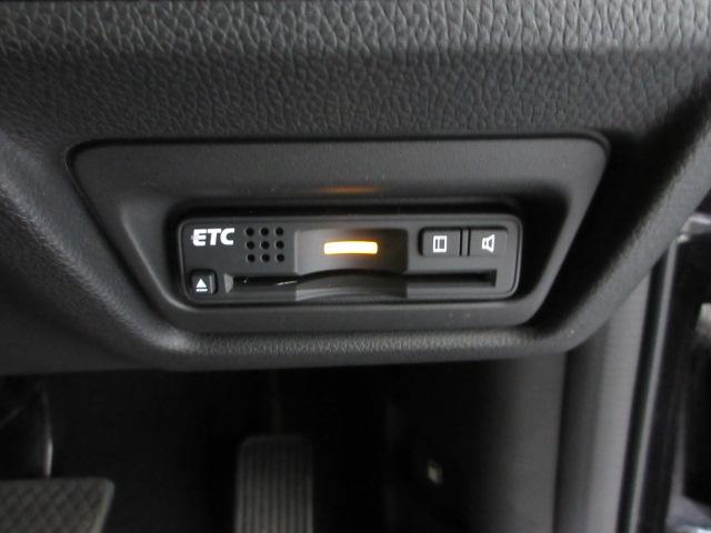 ステップワゴンスパーダ スパーダクールスピリットアドバンスパッケージα　８人　ＨｏｎｄａＳＥＮＳＩＮＧ　ドライブレコーダー　メモリーナビ　リアカメラ　後席モニター　シートヒーター　両側電動スライドドア　ＥＴＣ　純正アルミホイール　パドルシフト　ワンオーナー　フルセグ（11枚目）