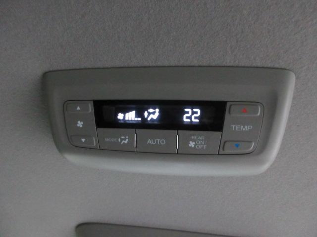 ステップワゴンスパーダ スパーダクールスピリットアドバンスパッケージα　８人　ＨｏｎｄａＳＥＮＳＩＮＧ　ドライブレコーダー　メモリーナビ　リアカメラ　後席モニター　シートヒーター　両側電動スライドドア　ＥＴＣ　純正アルミホイール　パドルシフト　ワンオーナー　フルセグ（13枚目）