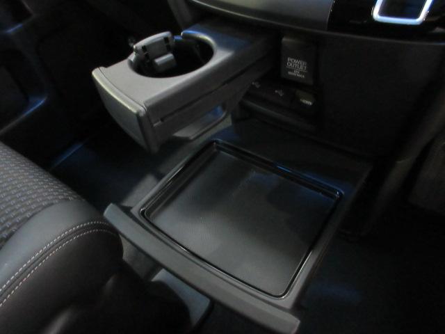 ステップワゴンスパーダ スパーダクールスピリットアドバンスパッケージα　８人　ＨｏｎｄａＳＥＮＳＩＮＧ　ドライブレコーダー　メモリーナビ　リアカメラ　後席モニター　シートヒーター　両側電動スライドドア　ＥＴＣ　純正アルミホイール　パドルシフト　ワンオーナー　フルセグ（14枚目）