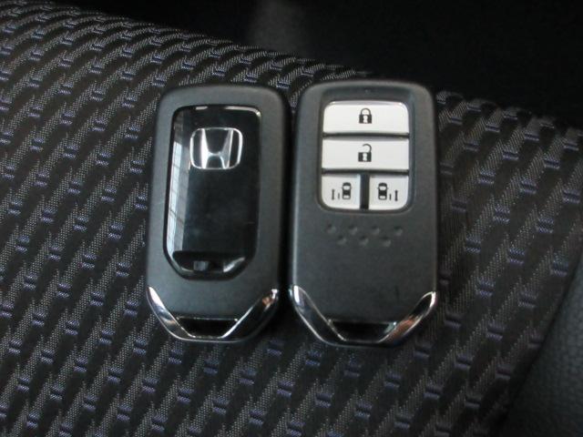 ステップワゴンスパーダ スパーダクールスピリットアドバンスパッケージα　８人　ＨｏｎｄａＳＥＮＳＩＮＧ　ドライブレコーダー　メモリーナビ　リアカメラ　後席モニター　シートヒーター　両側電動スライドドア　ＥＴＣ　純正アルミホイール　パドルシフト　ワンオーナー　フルセグ（15枚目）