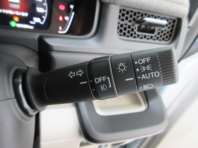 ステップワゴン ｅ：ＨＥＶエアーＥＸ　当社デモカー　８人　ＨｏｎｄａＳＥＮＳＩＮＧ　ドライブレコーダー　ギャザズ純正メモリーナビ　全周囲カメラ　フルセグＴＶ　ＥＴＣ　シートヒーター　純正アルミ　両側電動スライドドア　Ｂｌｕｅｔｏｏｔｈ（9枚目）