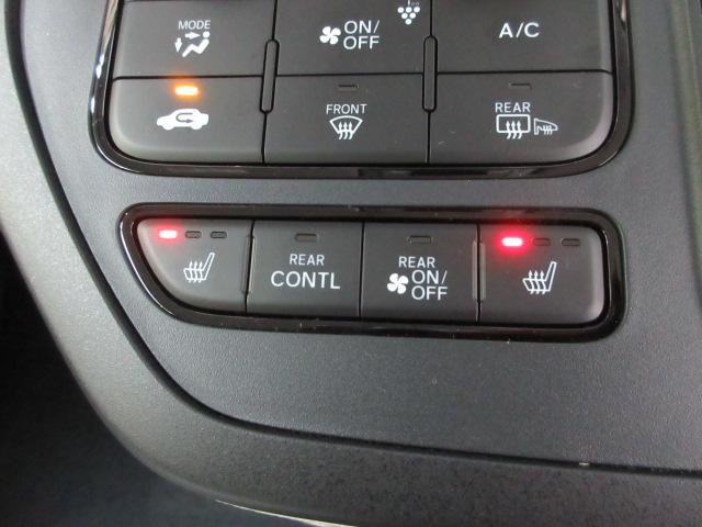 ステップワゴン ｅ：ＨＥＶエアーＥＸ　当社デモカー　８人　ＨｏｎｄａＳＥＮＳＩＮＧ　ドライブレコーダー　ギャザズ純正メモリーナビ　全周囲カメラ　フルセグＴＶ　ＥＴＣ　シートヒーター　純正アルミ　両側電動スライドドア　Ｂｌｕｅｔｏｏｔｈ（11枚目）