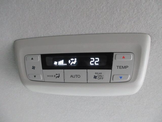 ステップワゴン ｅ：ＨＥＶエアーＥＸ　当社デモカー　８人　ＨｏｎｄａＳＥＮＳＩＮＧ　ドライブレコーダー　ギャザズ純正メモリーナビ　全周囲カメラ　フルセグＴＶ　ＥＴＣ　シートヒーター　純正アルミ　両側電動スライドドア　Ｂｌｕｅｔｏｏｔｈ（12枚目）