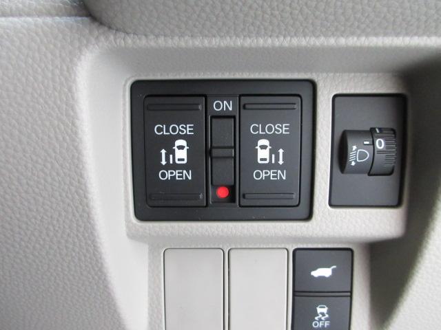 ステップワゴン ｅ：ＨＥＶエアーＥＸ　当社デモカー　８人　ＨｏｎｄａＳＥＮＳＩＮＧ　ドライブレコーダー　ギャザズ純正メモリーナビ　全周囲カメラ　フルセグＴＶ　ＥＴＣ　シートヒーター　純正アルミ　両側電動スライドドア　Ｂｌｕｅｔｏｏｔｈ（13枚目）