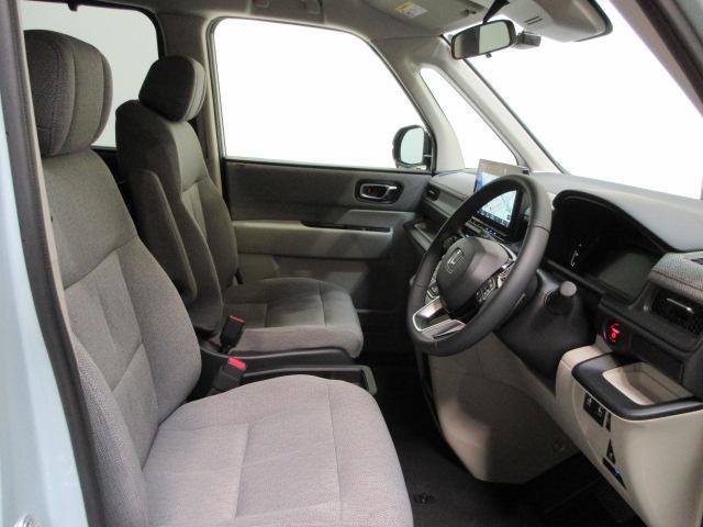 ステップワゴン ｅ：ＨＥＶエアーＥＸ　当社デモカー　８人　ＨｏｎｄａＳＥＮＳＩＮＧ　ドライブレコーダー　ギャザズ純正メモリーナビ　全周囲カメラ　フルセグＴＶ　ＥＴＣ　シートヒーター　純正アルミ　両側電動スライドドア　Ｂｌｕｅｔｏｏｔｈ（20枚目）