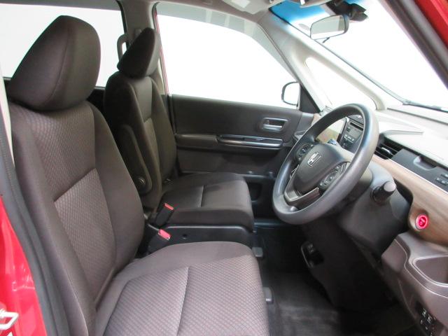 フリード＋ハイブリッド ハイブリッドＧ・ホンダセンシング　ワンオーナー　５人乗り　ホンダセンシング　社外ＳＤナビ　フルセグ　リアカメラ　ＤＶＤ　ＣＤ　ＢＴオーディオ　両側電動スライドドア　ＬＥＤヘッドライト　ドアバイザー　ＥＴＣ　スマートキー　衝突軽減　ＡＣ（17枚目）