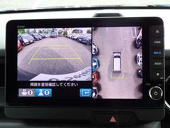 バックカメラと上から見下ろした映像も確認できながら駐車できるので安心です。 3