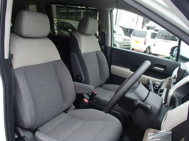 フリード エアー　当社デモカー　インターナビ　バックカメラ　フルセグ　ＵＳＢ接続　Ｂｌｕｅｔｏｏｔｈ接続　ＬＥＤヘッドライト　両側電動スライドドア　ＥＴＣ　クルコン　横滑り防止機能　サイドカーテンエアバック　展示車（13枚目）