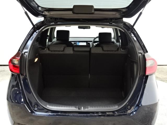 フィット e:HEVホーム 当社デモカー HondaSENSING メモリーナビ リアカメラ ETC Bluetooth USB LEDライト ETC2.0 前後誤発進抑制機能 クリソナ 助手席エアバッグ 運転席エアバッグ 禁煙(17枚目)