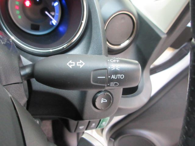 オートライト付きです。手元での操作なしでヘッドライトのＯＮ／ＯＦＦできます。トンネルでの点灯・消灯忘れ防止に役立ちます！